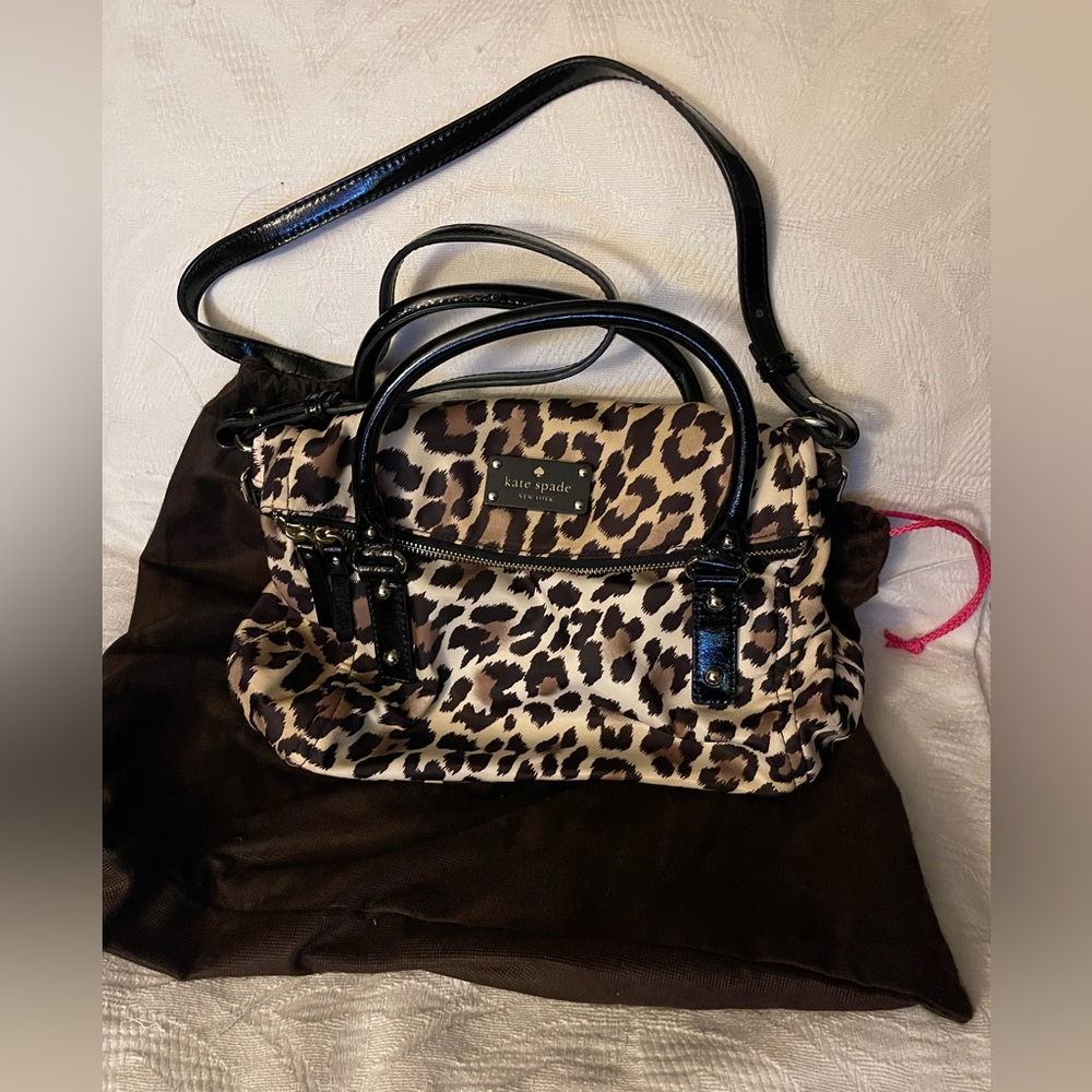 Beautiful Kate spade purse in like new condition stored in dust bag